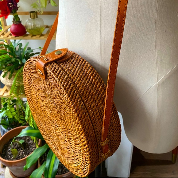Handbags - Hand woven rattan round crossbody bag